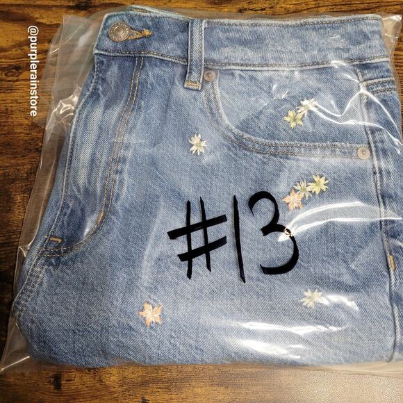 American Eagle Mom Shorts Size 10 Floral Embroidered Medium Wash Denim - Picture 11 of 11